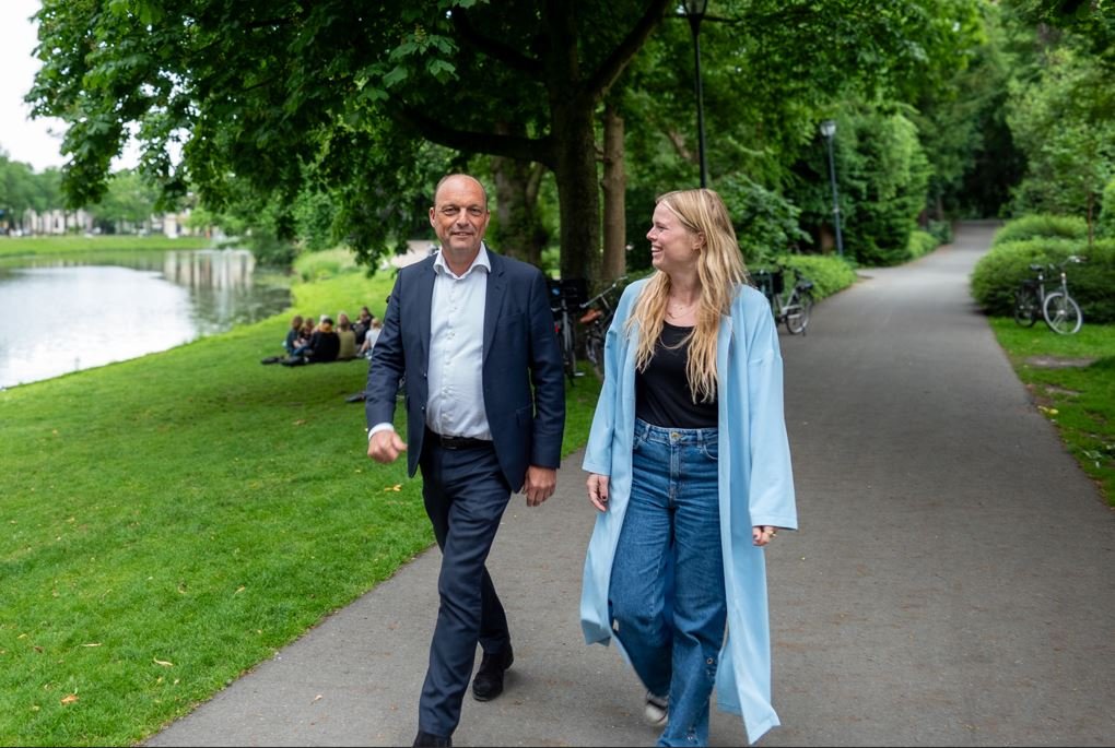 Burgemeester Peter Snijders nodigt inwoners van Zwolle uit om met hem een wandeling te maken.